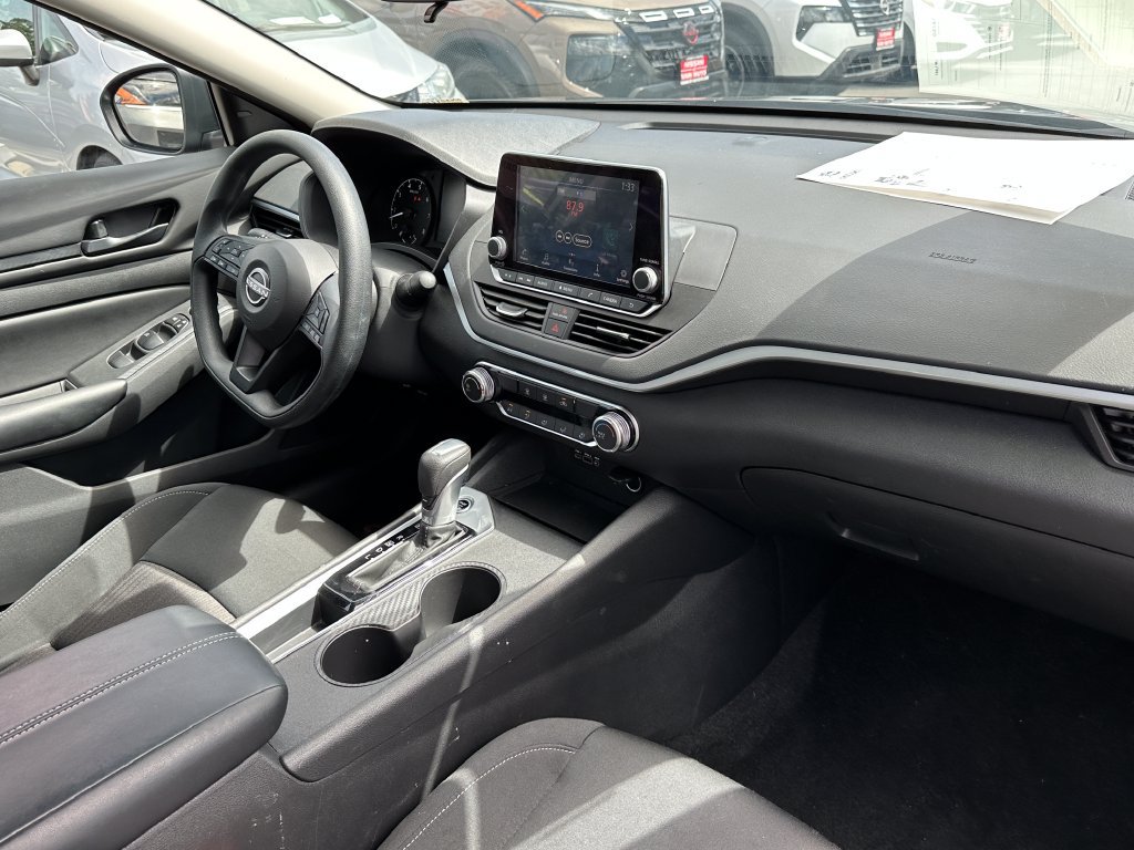 Used 2025 Nissan Altima 2.5 S FWD image 14