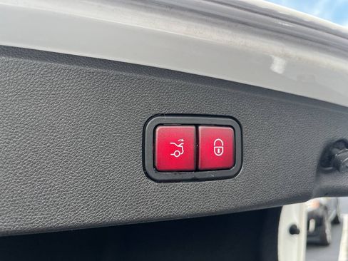 Used 2014 Mercedes-Benz E 350 Sedan image 27