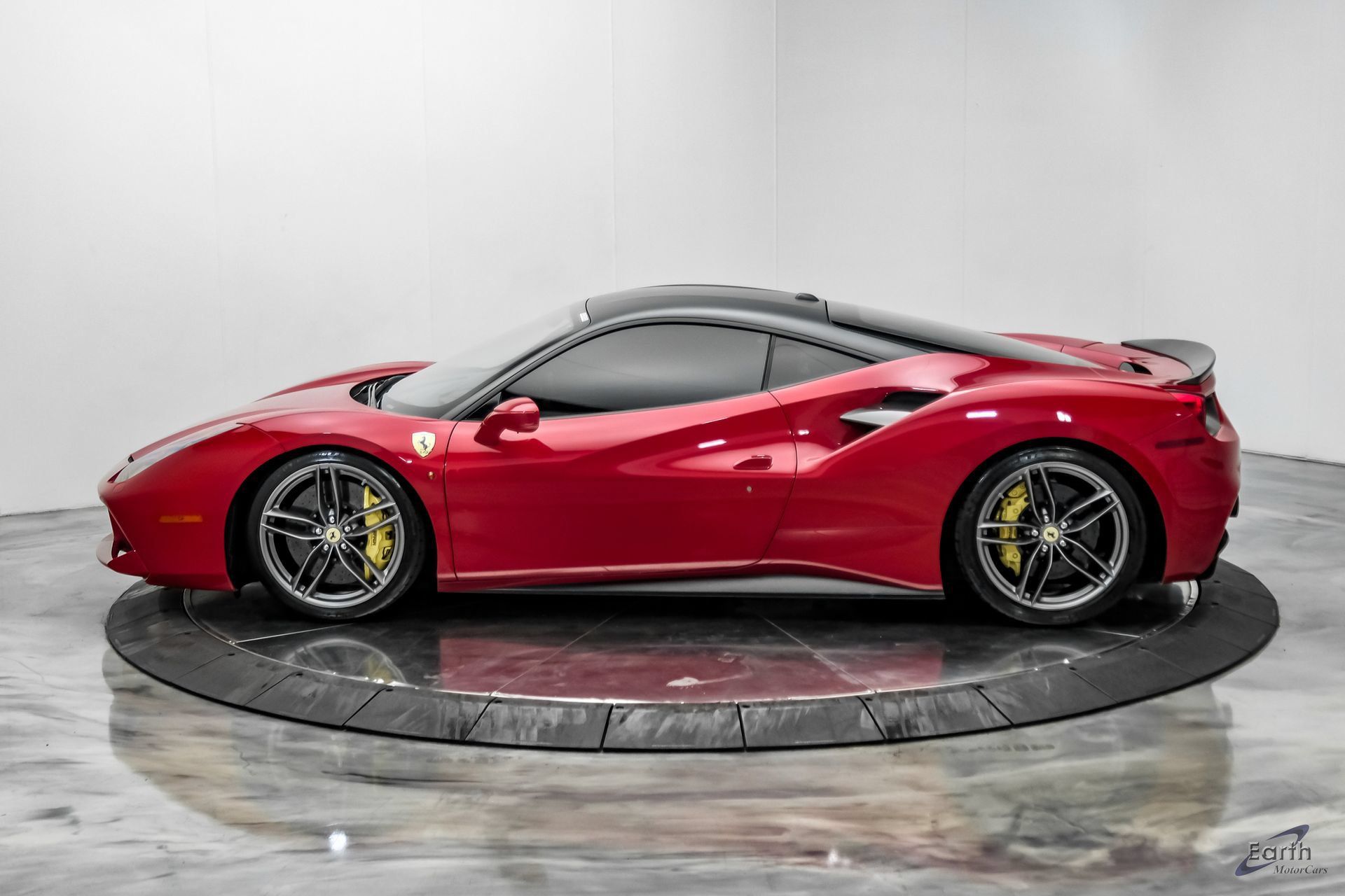 Used 2017 Ferrari 488 GTB RWD image 9