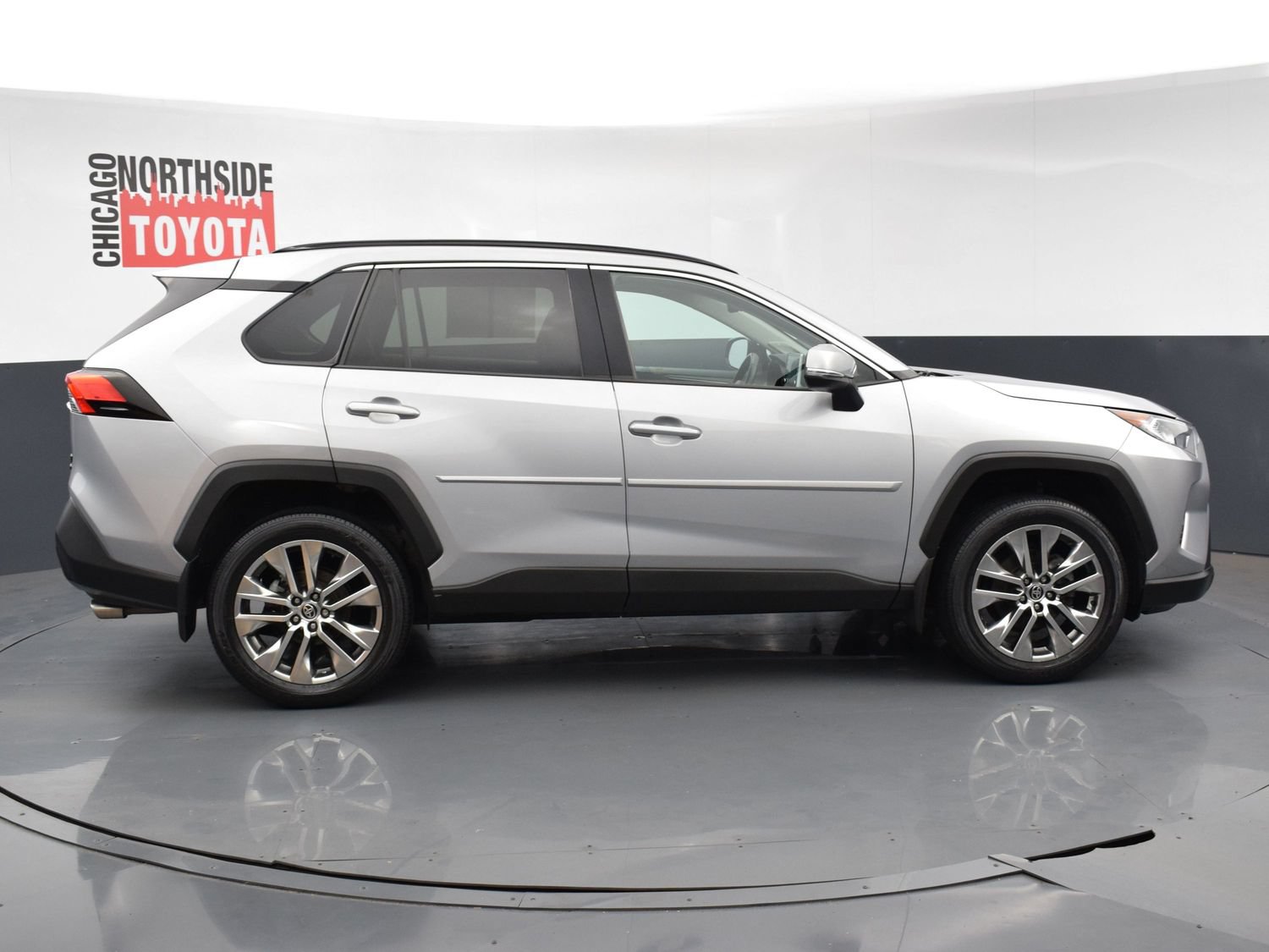 Used 2021 Toyota RAV4 XLE Premium AWD/4WD image 5