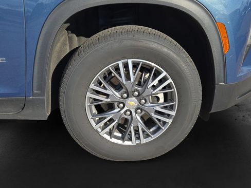 Used 2025 Chevrolet Traverse LT AWD/4WD image 13