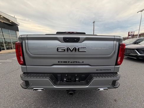 Used 2024 GMC Sierra 1500 Denali w/ Technology Package AWD/4WD image 4