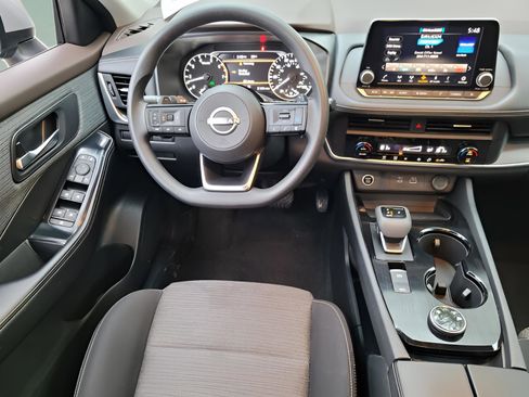 Used 2023 Nissan Rogue SV image 8