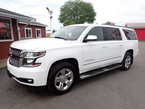 Used 2017 Chevrolet Suburban LT w/ LT Signature Package AWD/4WD image 3
