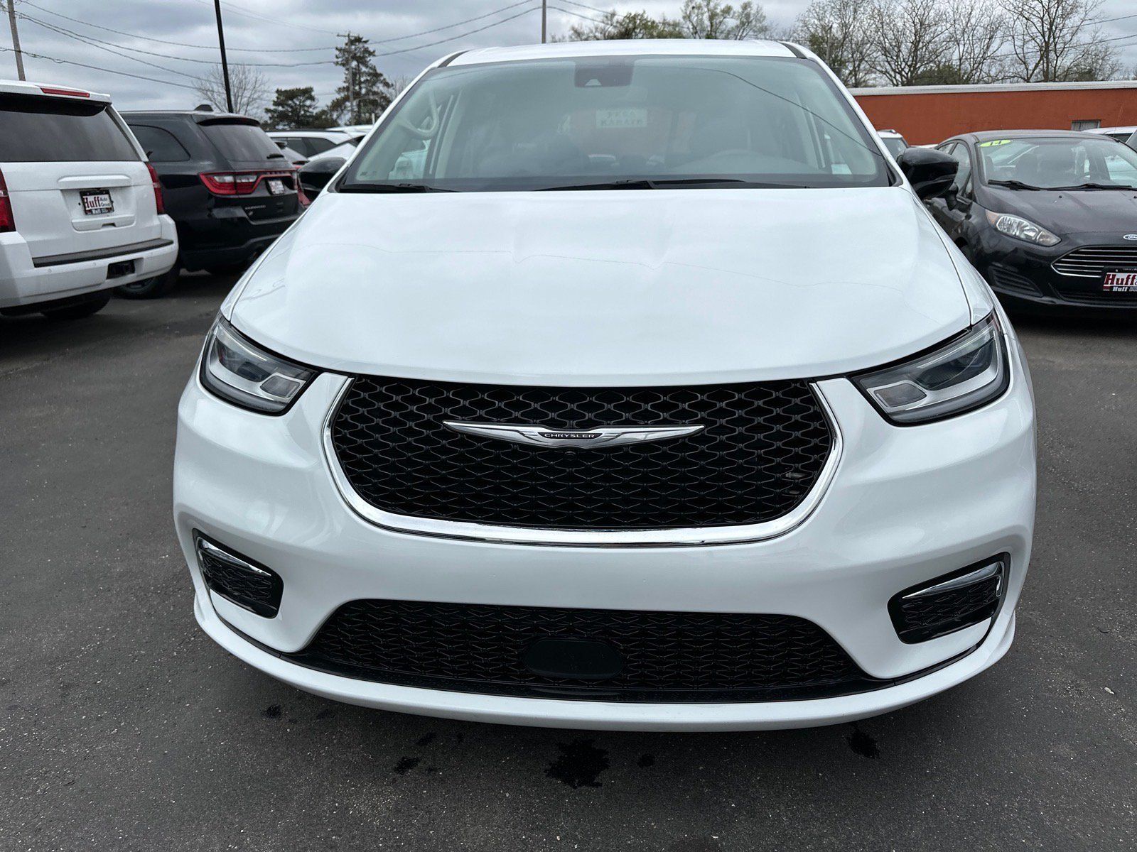 Used 2024 Chrysler Pacifica Touring-L FWD image 5