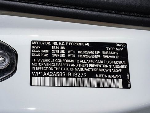 Certified 2025 Porsche Macan image 29