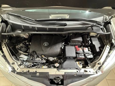 Used 2017 Toyota Sienna Limited Premium image 10