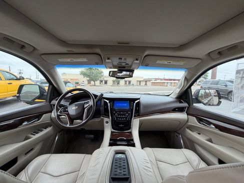 Used 2015 Cadillac Escalade Luxury AWD/4WD image 12