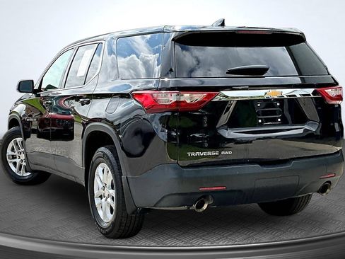 Used 2021 Chevrolet Traverse LS AWD/4WD image 3
