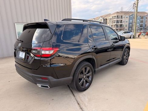 Certified 2023 Honda Pilot Sport image 8