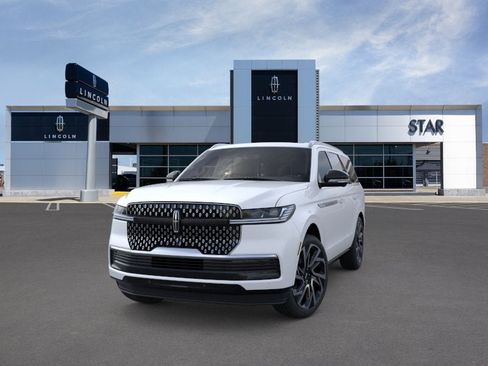 New 2026 Lincoln Navigator Reserve AWD/4WD image 2