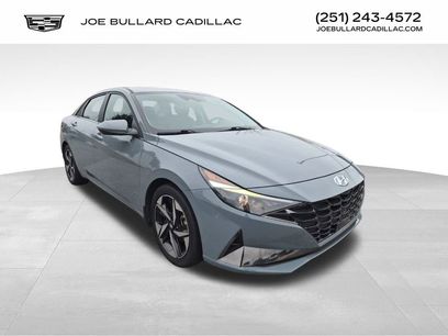 Used 2022 Hyundai Elantra SEL w/ Convenience + Premium Package