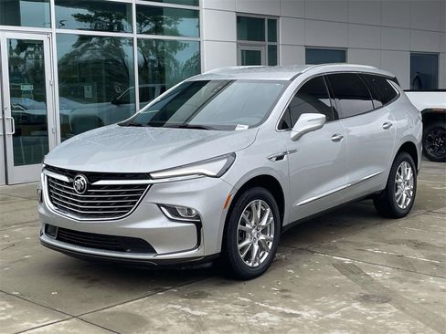 Used 2022 Buick Enclave Premium w/ Surround and Sites Package image 2