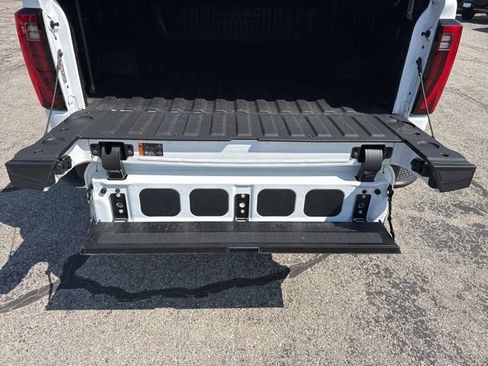 Used 2024 GMC Sierra 2500 SLT w/ SLT Premium Package AWD/4WD image 19