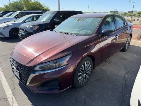 Used 2024 Nissan Altima 2.5 SV FWD image 4