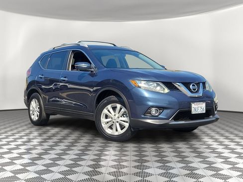 Used 2015 Nissan Rogue SV w/ SV Premium Package FWD image 2