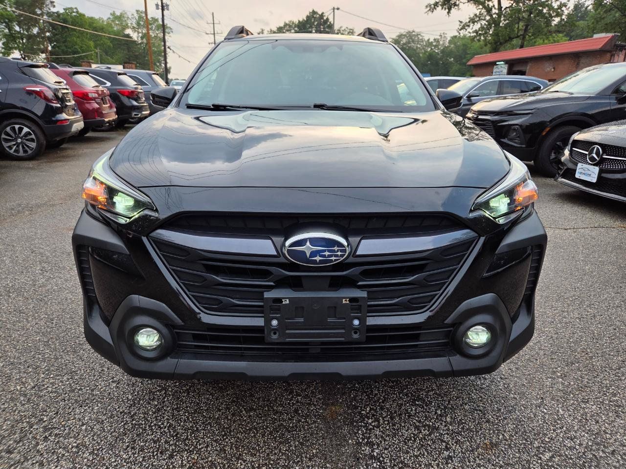 Used 2023 Subaru Outback Premium AWD/4WD image 3