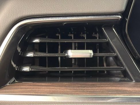 Used 2025 Chevrolet Suburban LS AWD/4WD image 43