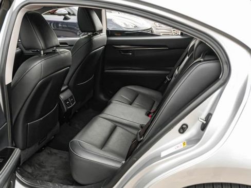 Used 2016 Lexus ES 300h image 46