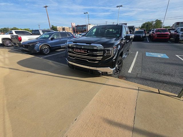 Used 2024 GMC Sierra 1500 SLT w/ SLT Premium Plus Package AWD/4WD image 8