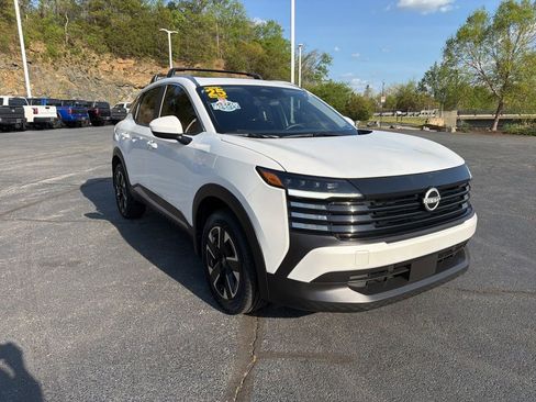 Used 2025 Nissan Kicks SV w/ SV Premium Package image 7