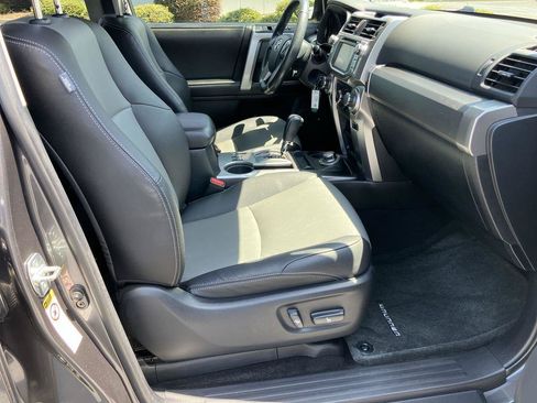 Used 2017 Toyota 4Runner SR5 Premium AWD/4WD image 37