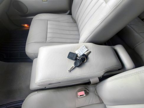 Used 2006 Lincoln Town Car Signature image 20