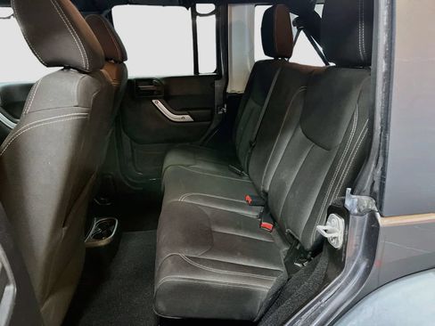 Used 2016 Jeep Wrangler Unlimited Rubicon w/ Connectivity Group AWD/4WD image 22