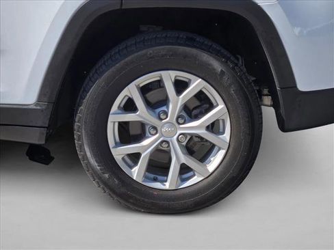 Used 2023 Jeep Grand Cherokee Limited image 23