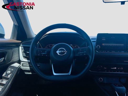 Used 2023 Nissan Rogue SV FWD image 29