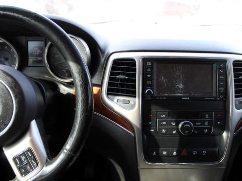 Used 2013 Jeep Grand Cherokee Limited w/ Advance Technology Group image 16