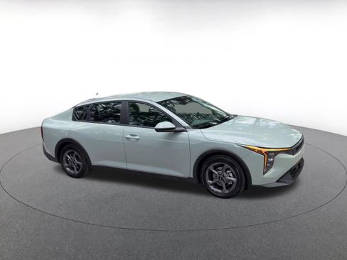 Used 2025 Kia K4 FWD image 3