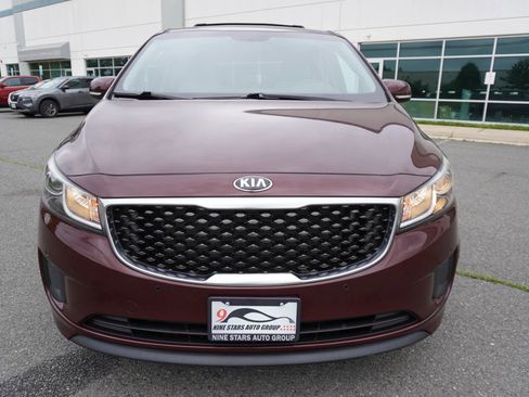 Used 2018 Kia Sedona LX w/ LX Essentials Premium Package FWD image 2