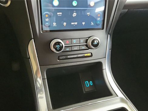 Used 2024 Ford Edge Titanium image 40