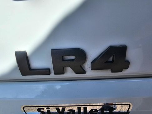 Used 2013 Land Rover LR4 HSE LUX AWD/4WD image 16