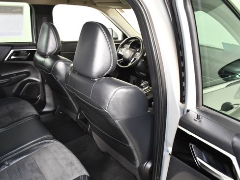 Used 2022 Mitsubishi Outlander SE image 44