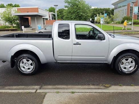 Used 2008 Nissan Frontier SE w/ SE Value Truck Pkg AWD/4WD image 4