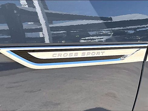 Used 2023 Volkswagen Atlas Cross Sport SE FWD image 10
