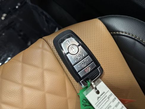 Used 2024 Ford Edge Titanium w/ Titanium Elite Package image 28