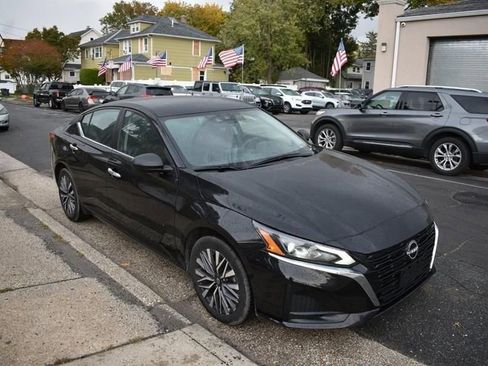 Used 2025 Nissan Altima 2.5 SV FWD image 4