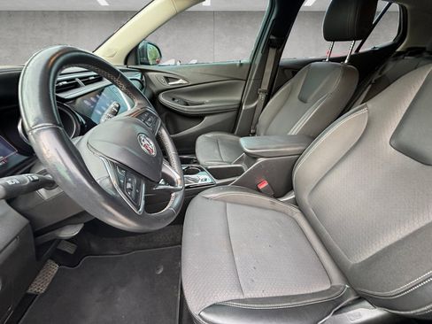 Used 2022 Buick Encore GX Select w/ Sport Touring Package image 19