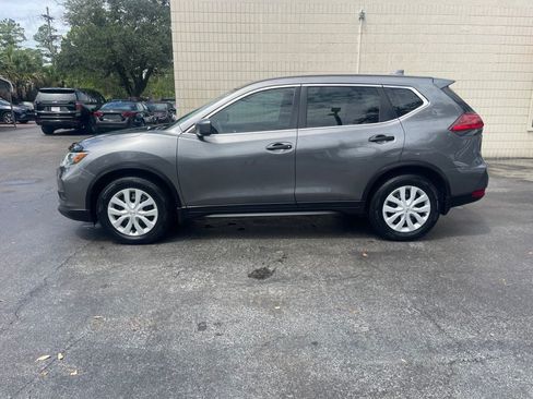 Used 2017 Nissan Rogue S FWD image 2