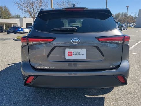 Certified 2023 Toyota Highlander XLE image 5