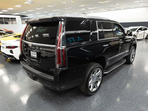 Used 2017 Cadillac Escalade Luxury image 7
