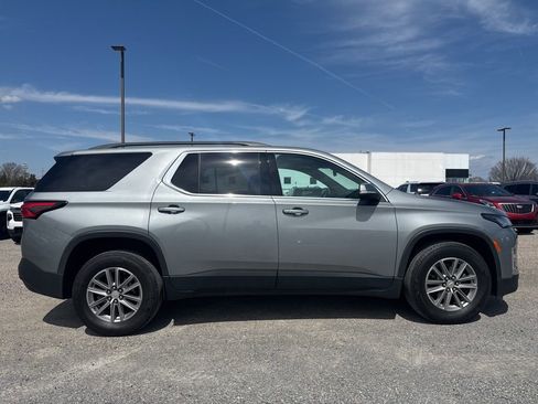 Used 2023 Chevrolet Traverse LT image 11