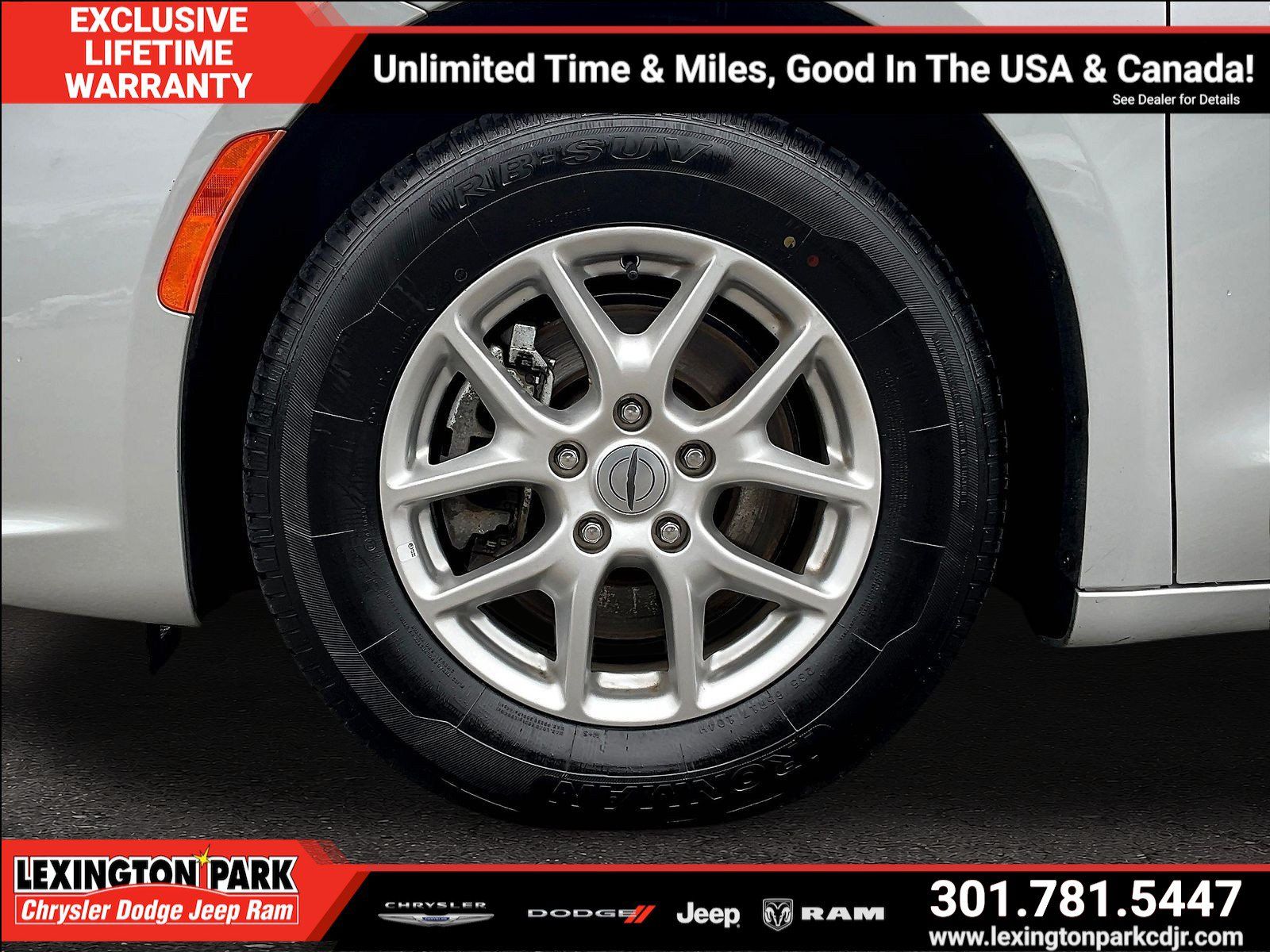 Used 2024 Chrysler Pacifica Touring-L FWD image 33