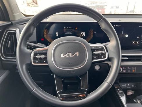 Used 2024 Kia Sorento S image 12