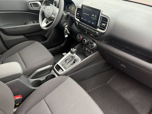 Used 2026 Hyundai Venue SE FWD image 18