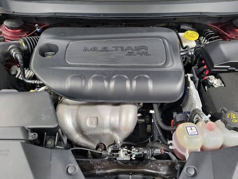 Used 2019 Jeep Cherokee Latitude Plus w/ Comfort/Convenience Group AWD/4WD image 30