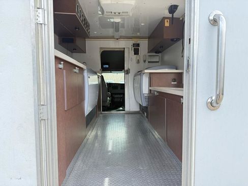 Used 2008 Chevrolet Express 3500 w/ Chrome Appearance Package image 17